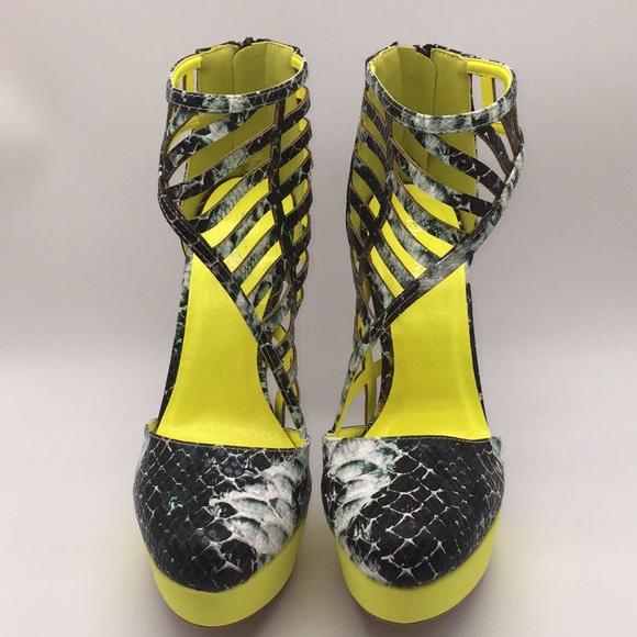 Qupid Women’s Platform Green Faux Snakeskin 5.5 in Heels Size 7 - Picture 3 of 16